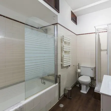 Miguel Bombarda Deluxe 4|6 * Porto